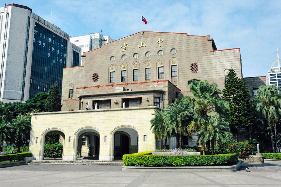臺北中山堂外觀,西門町附近歷史古蹟與藝文展演場館,台北景點推薦
